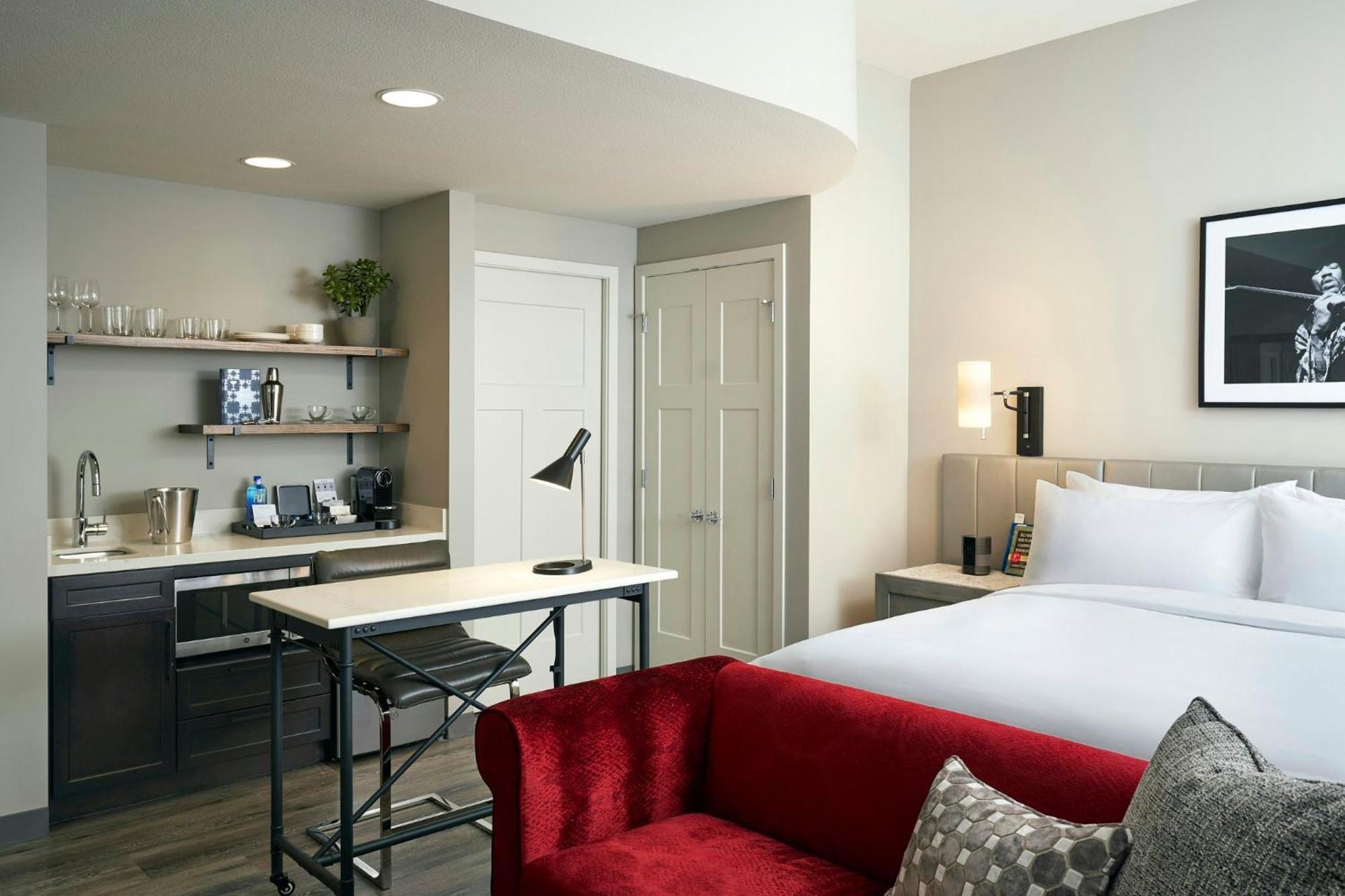 Deluxe King Studio Suite