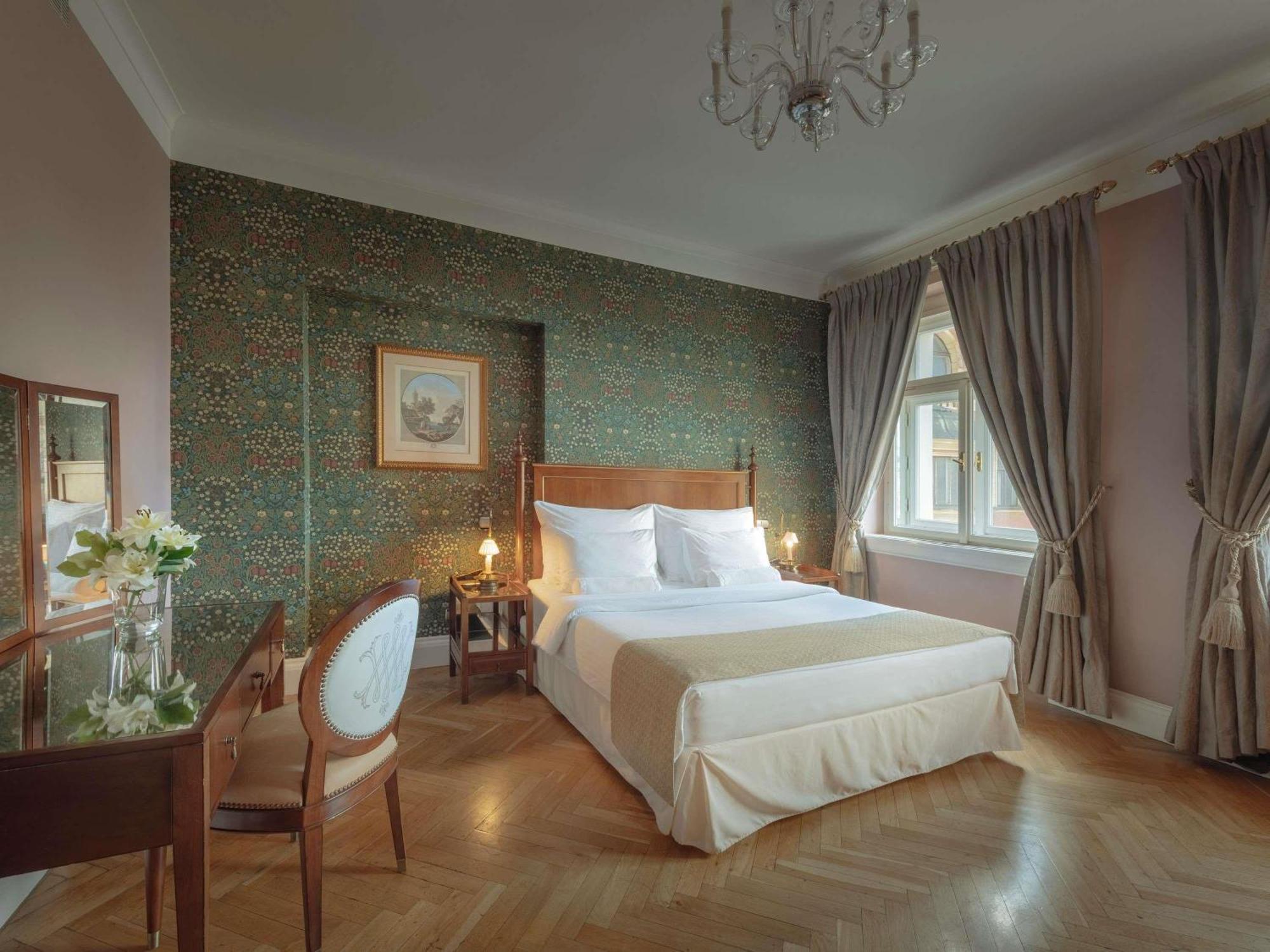 Deluxe King Room River View
