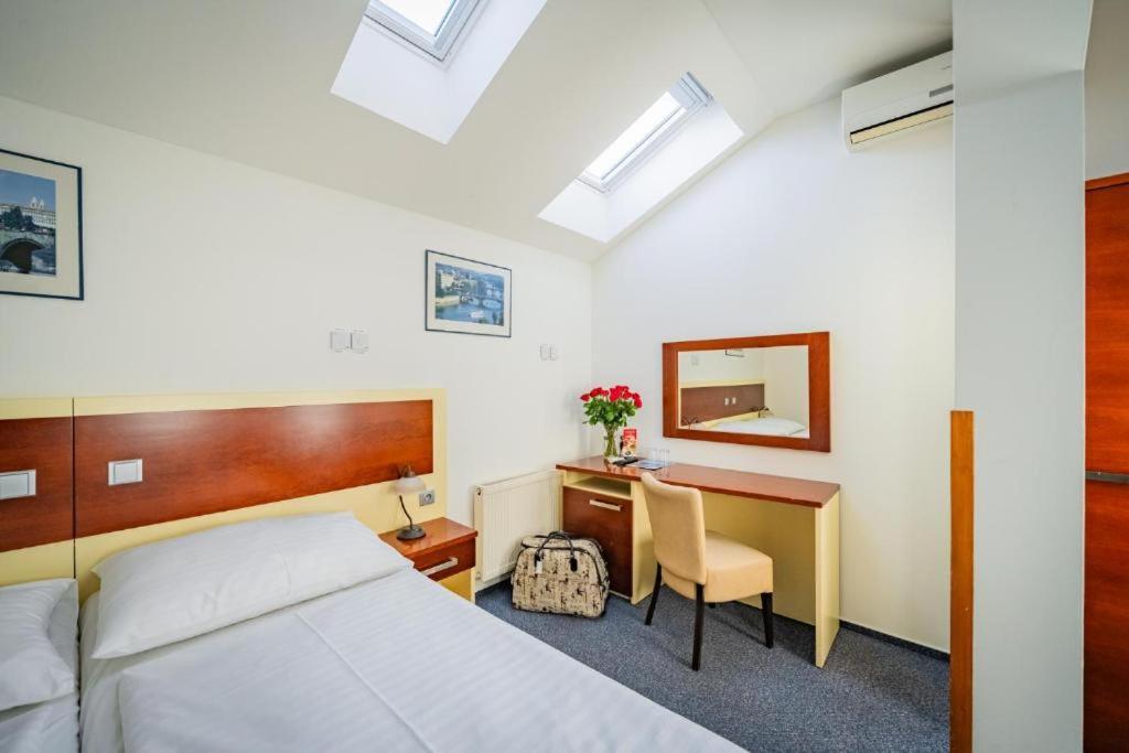 Double or Twin Room Air-Conditioning