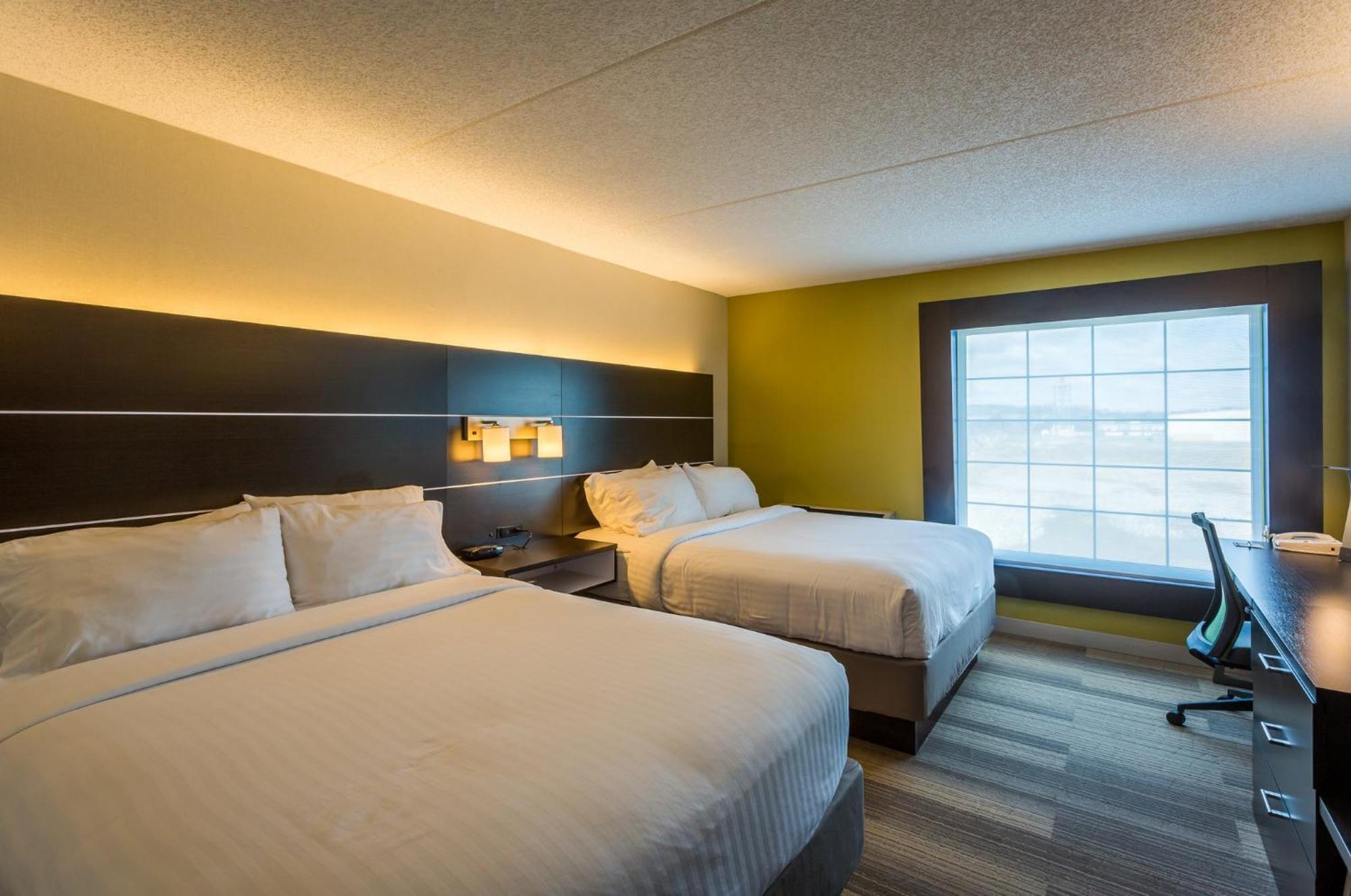 Standard Queen Room Two Queen Beds