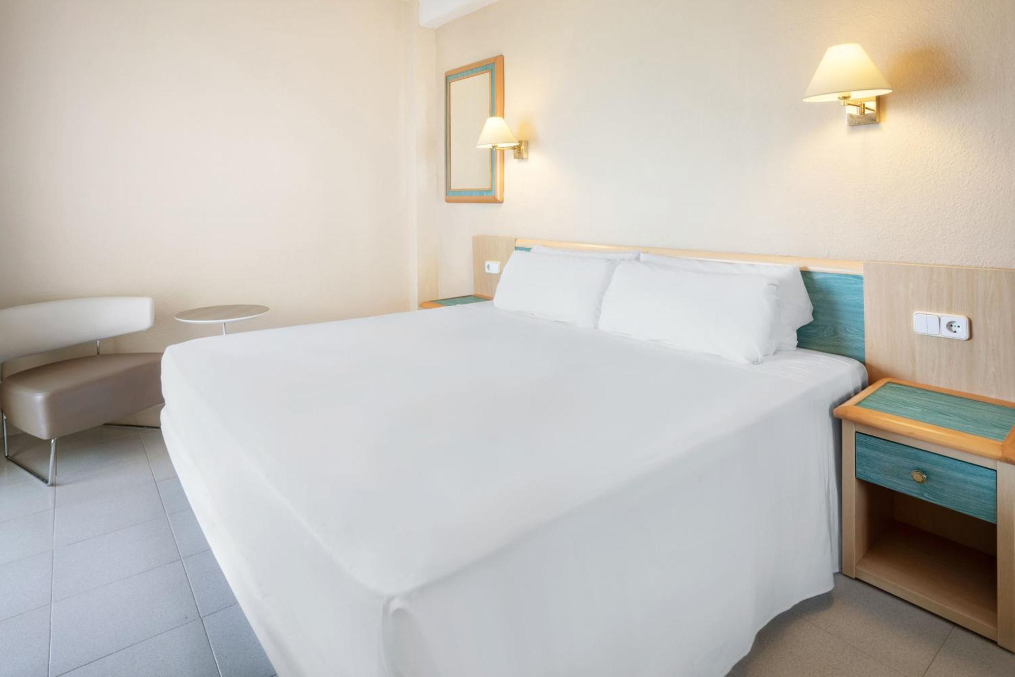 Double or Twin Room Front Sea View