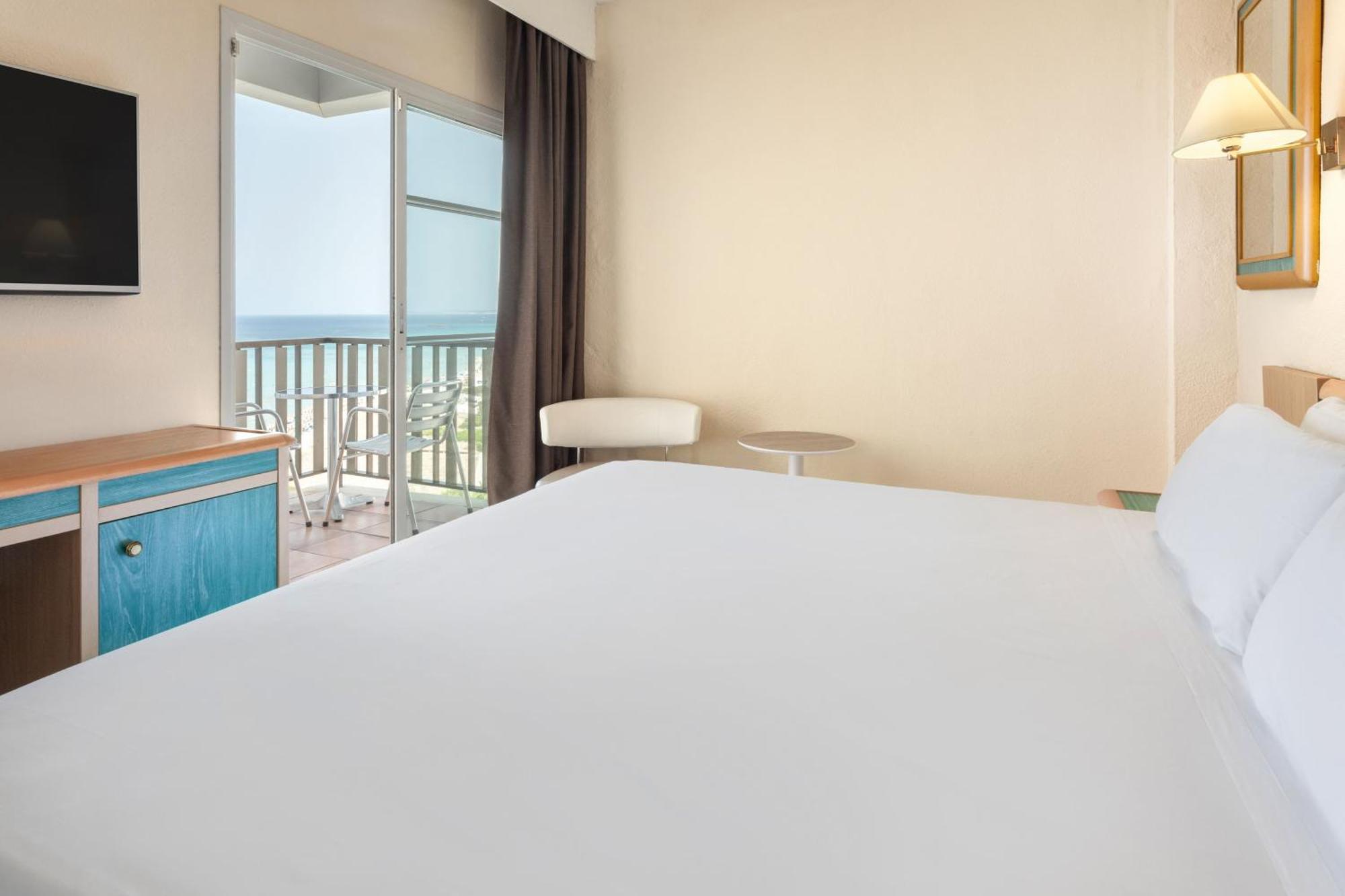 Double or Twin Room Front Sea View