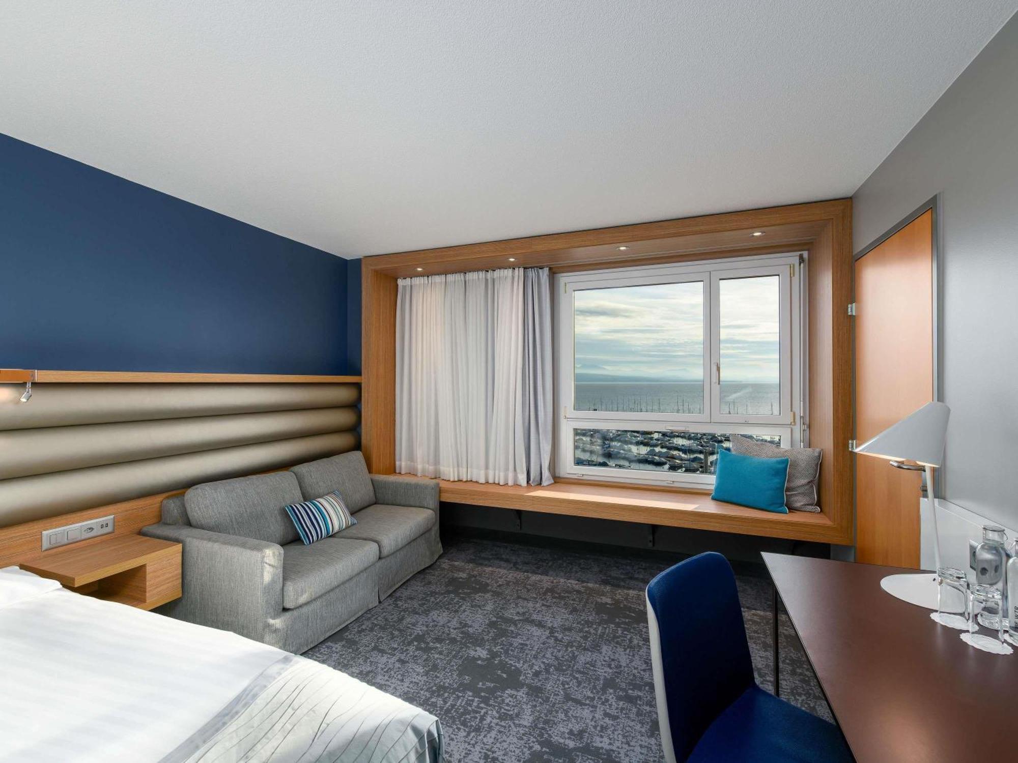 Deluxe Queen Room Lake View