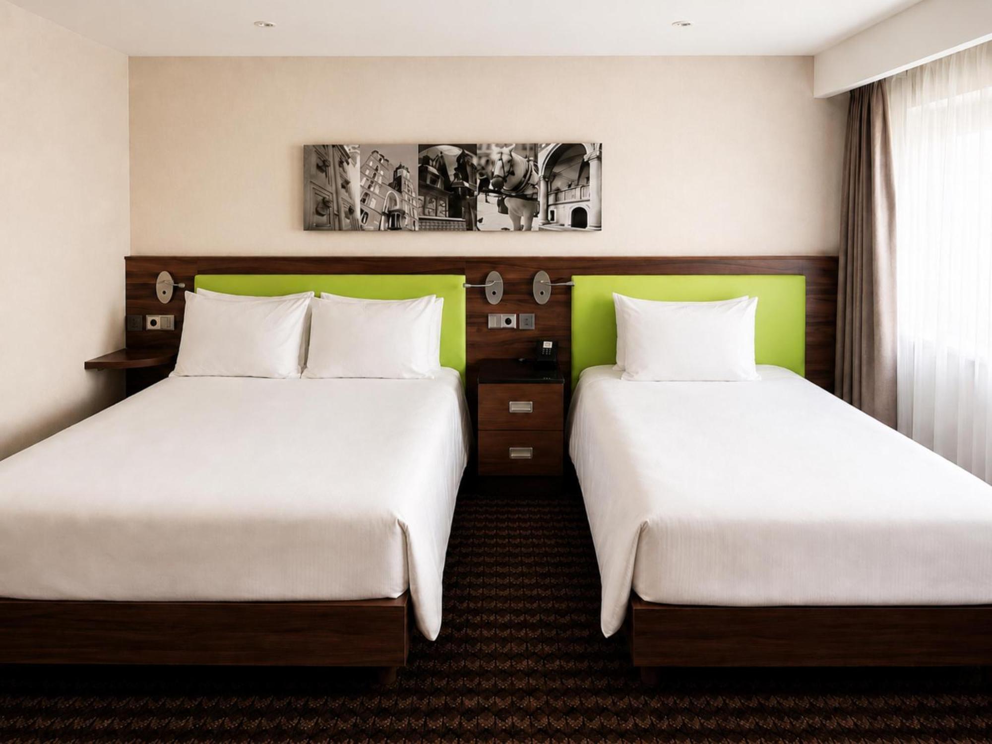 Room One Queen Bed One Single Bed
