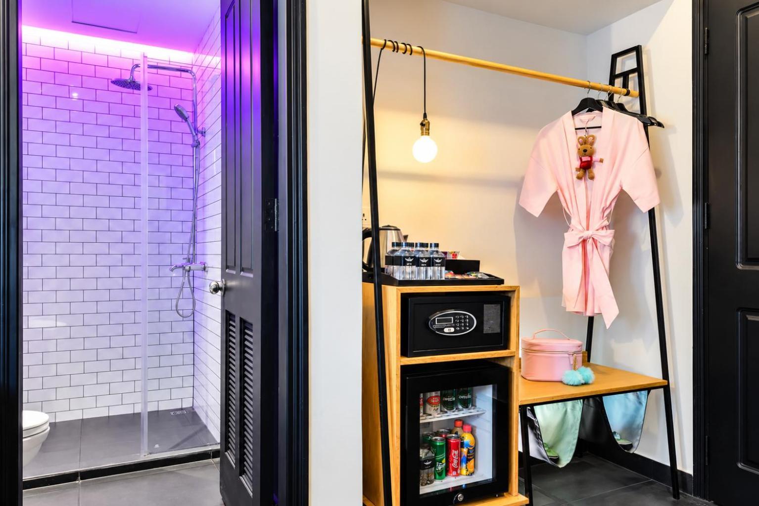 DELUXE TWIN NEST LAUNDRY MINIBAR