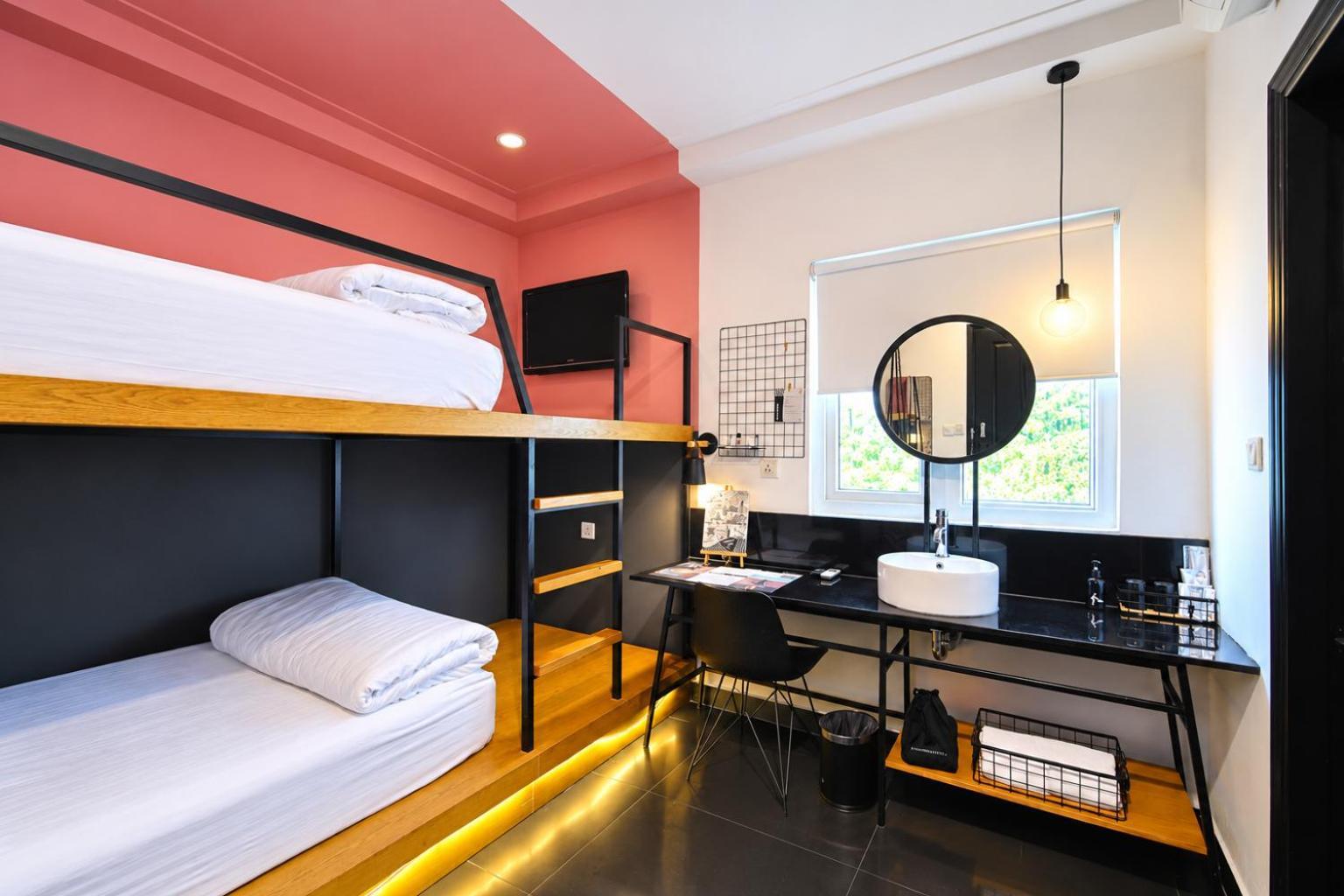 DELUXE TWIN NEST LAUNDRY MINIBAR