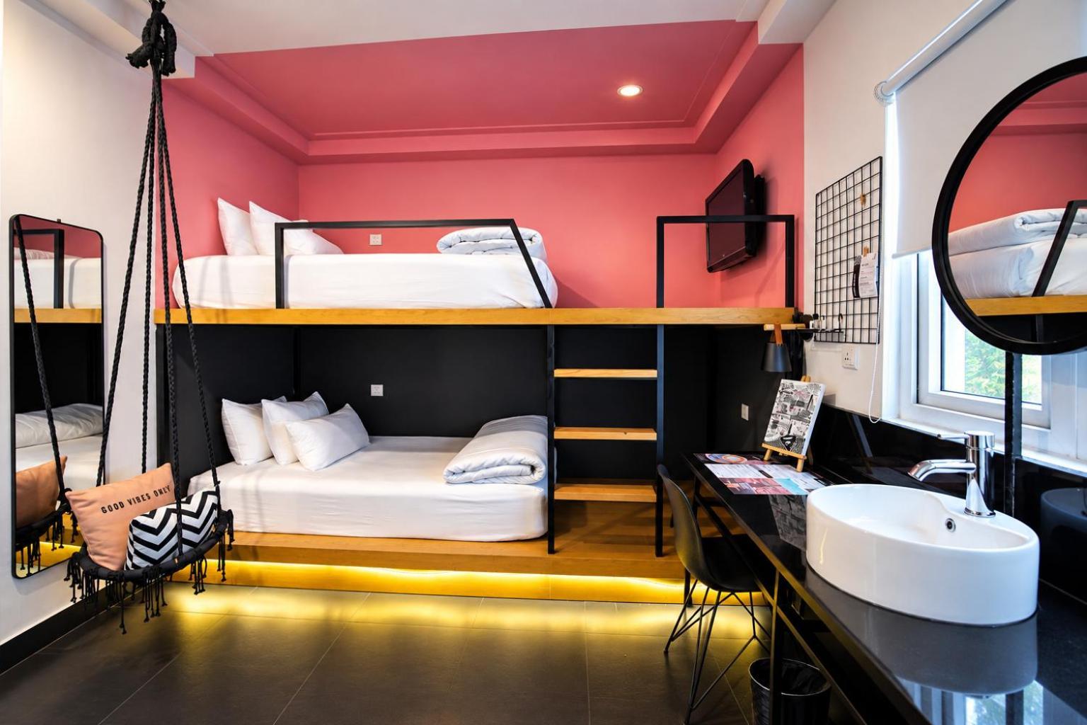 DELUXE TWIN NEST LAUNDRY MINIBAR