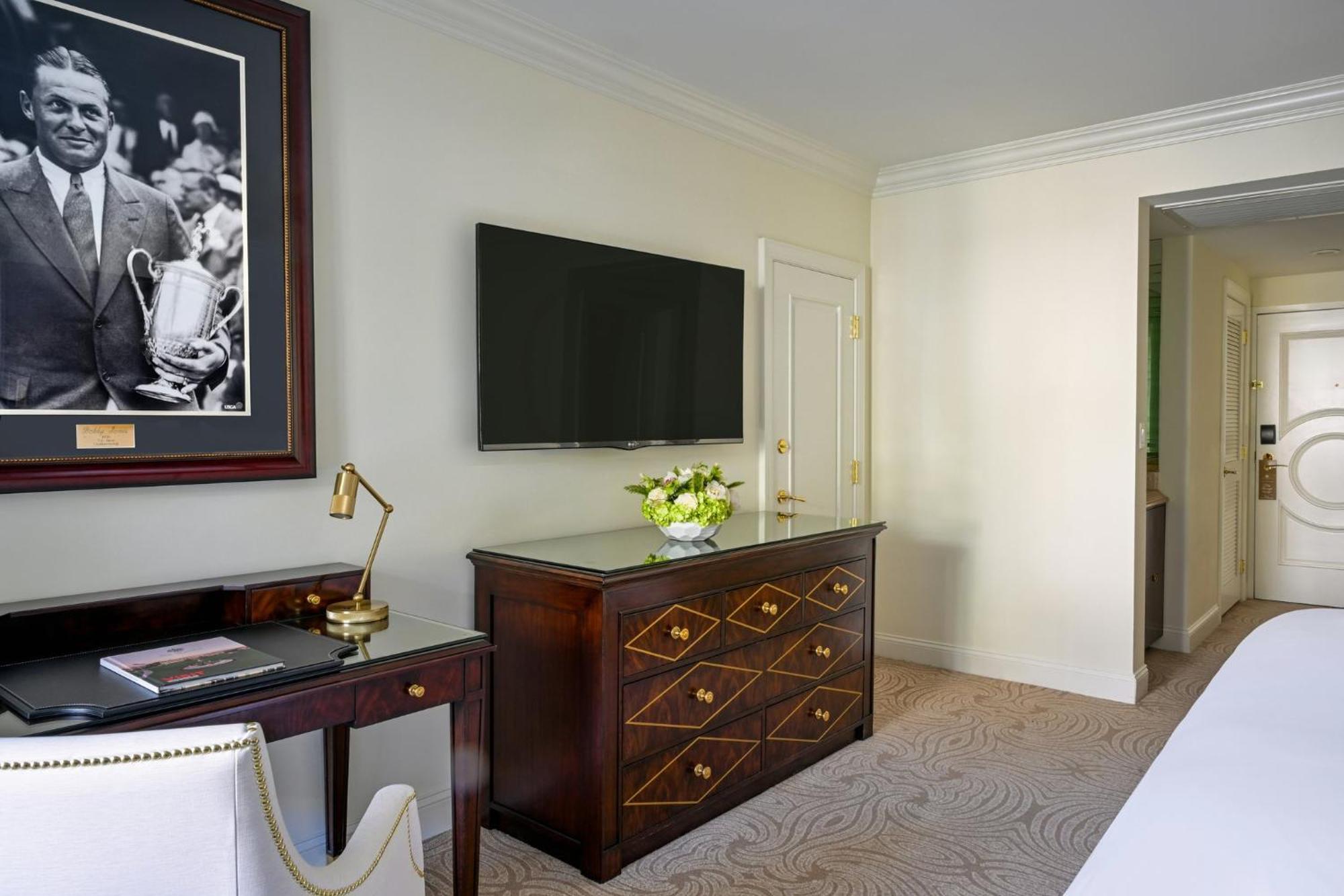 Deluxe Room King Bed