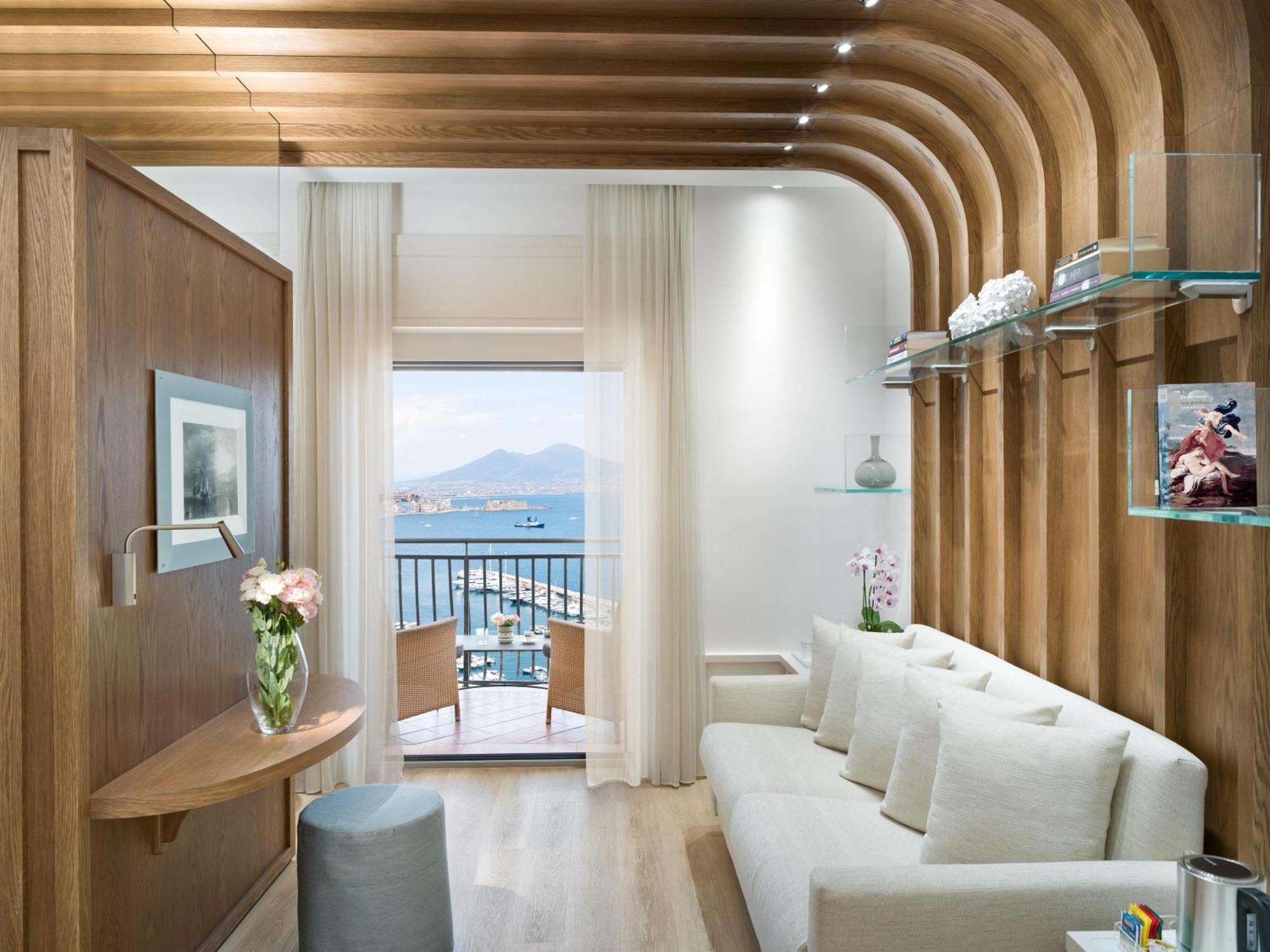 Superior Queen Room Balcony Bath Tub Sea View or Non-Smoking