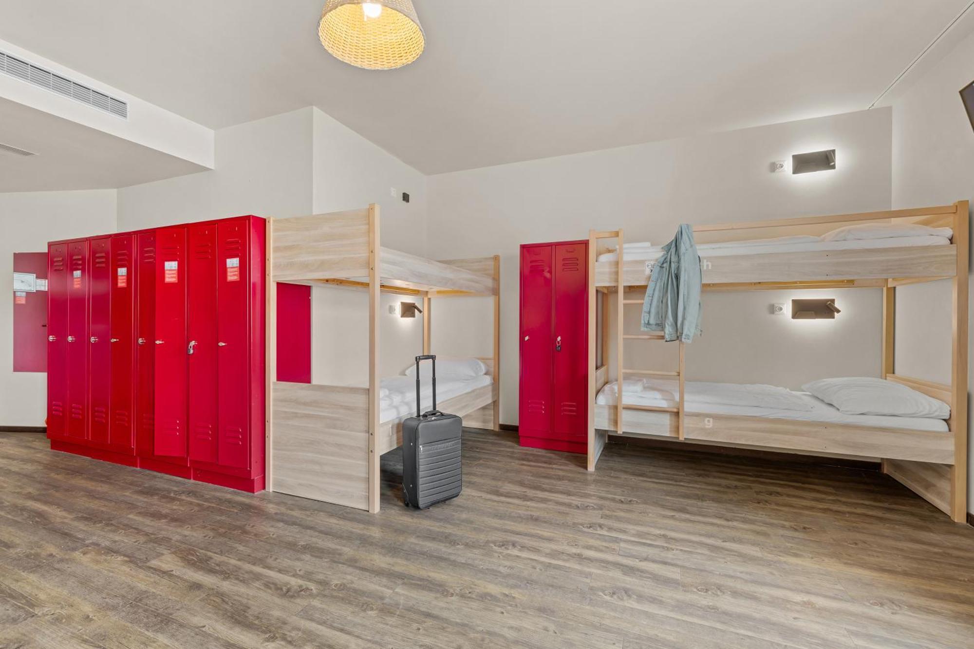 Bed 9-Bed Mixed Dormitory Room