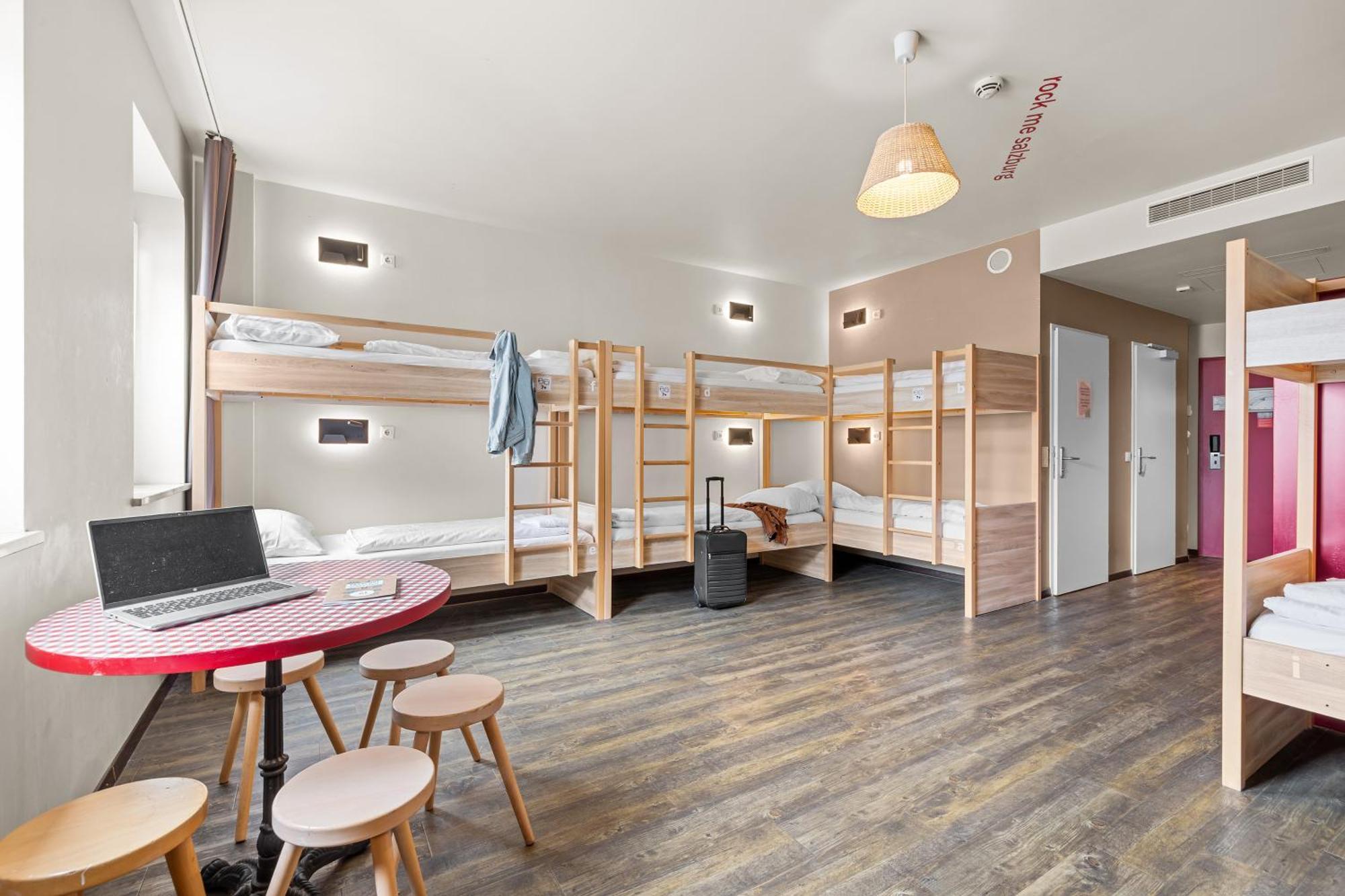 Bed 9-Bed Mixed Dormitory Room