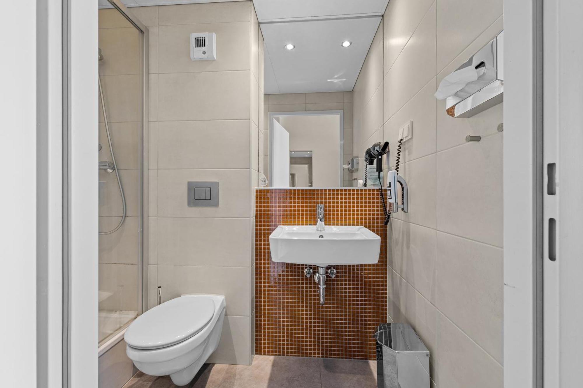 5-Bed Room