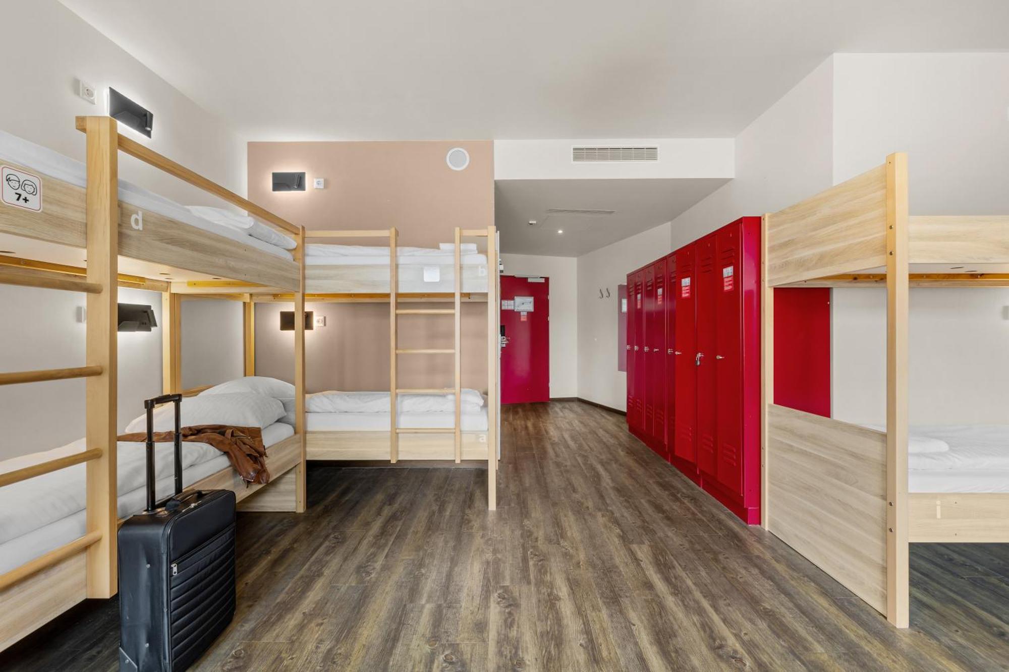 Bed 9-Bed Mixed Dormitory Room