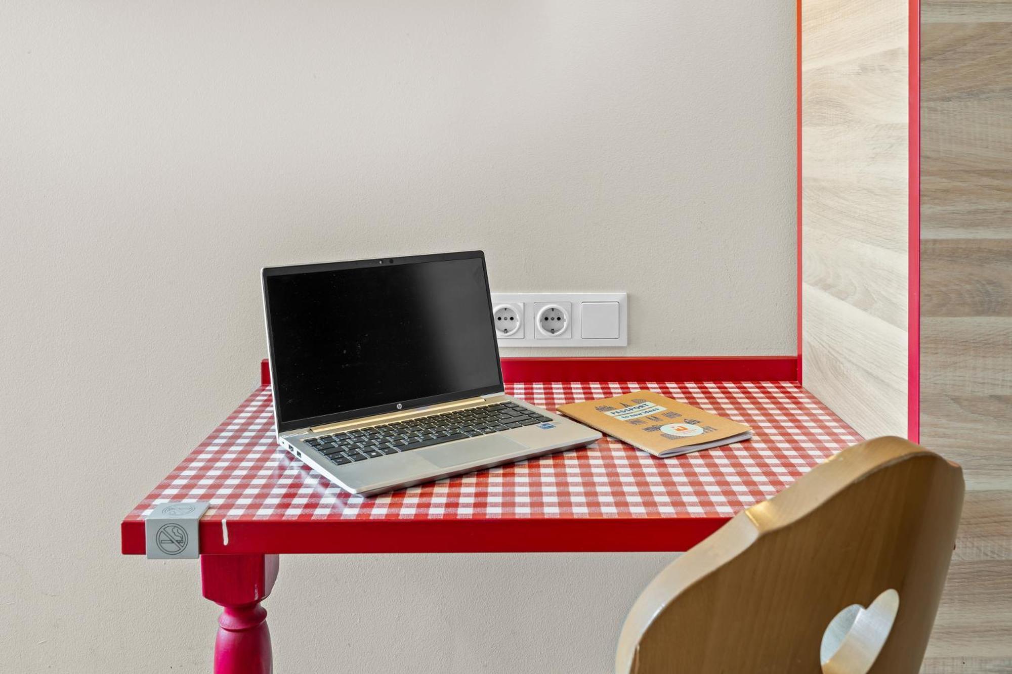 Bed 9-Bed Mixed Dormitory Room