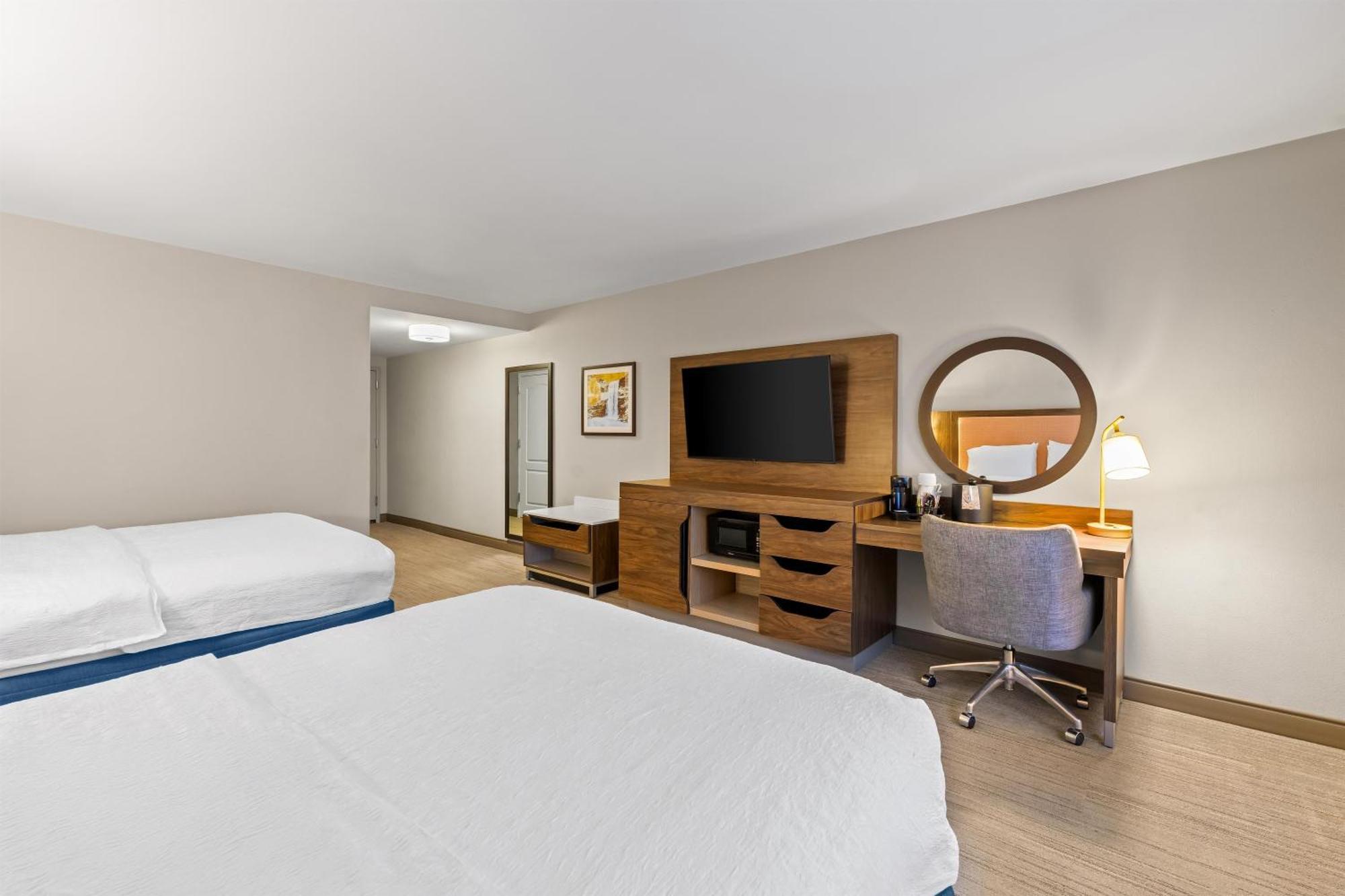 Queen Room Two Queen Beds Mobility Hearing Access or Non-Smoking