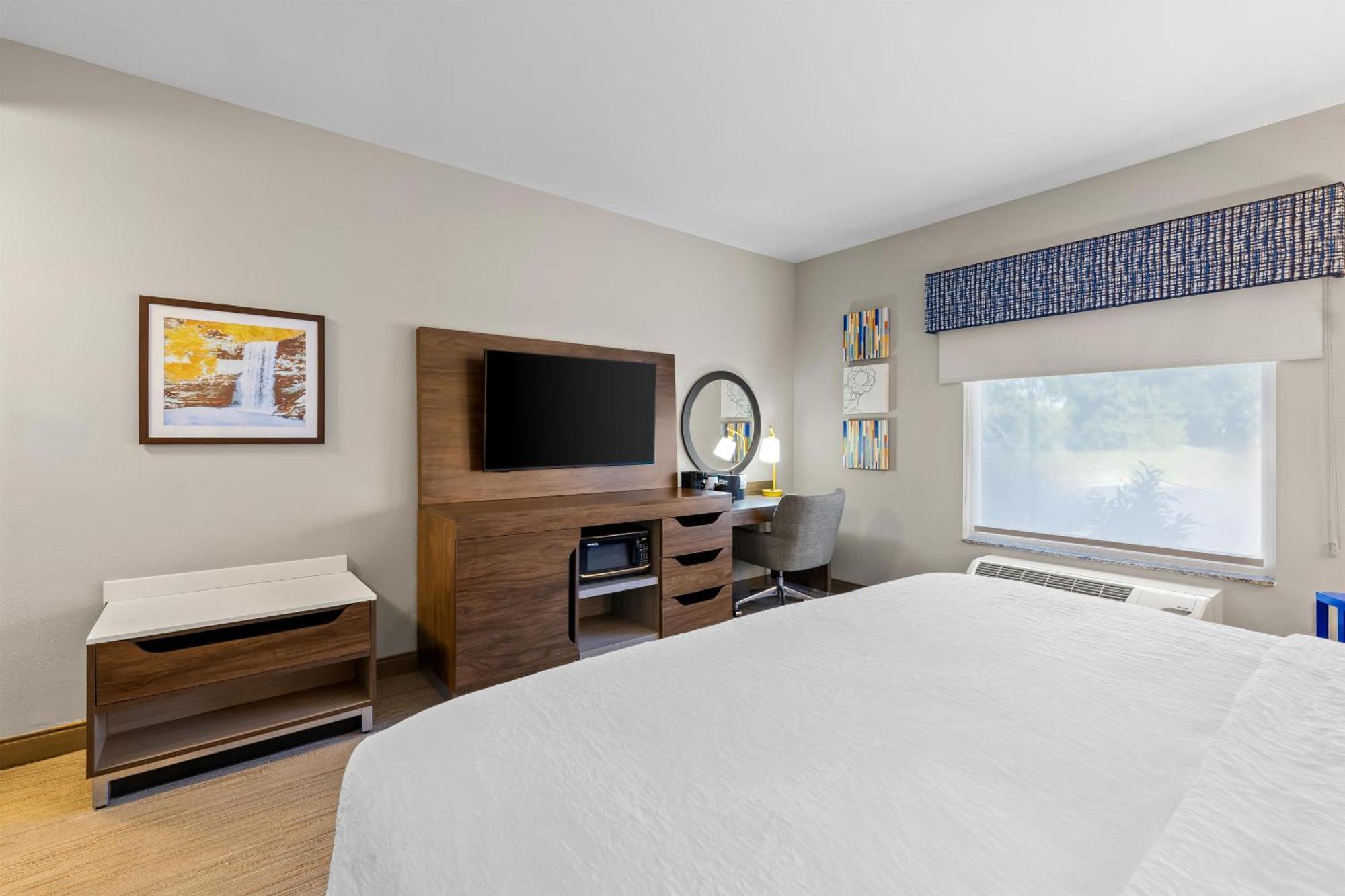 King Room Hearing Access or Non-Smoking