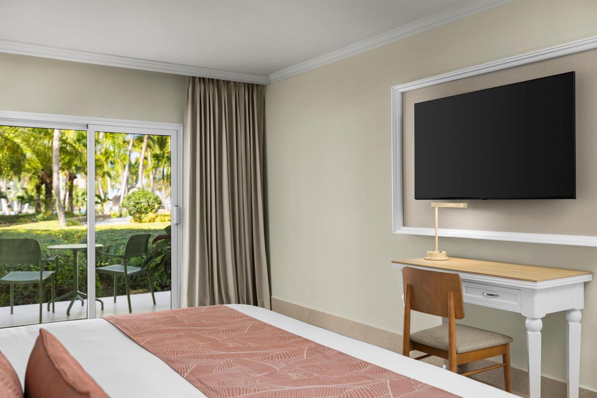Standard King Room Tropical View