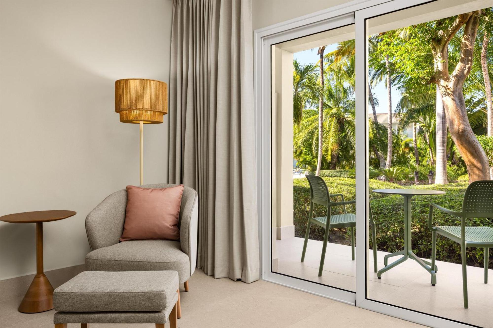 Standard King Room Tropical View