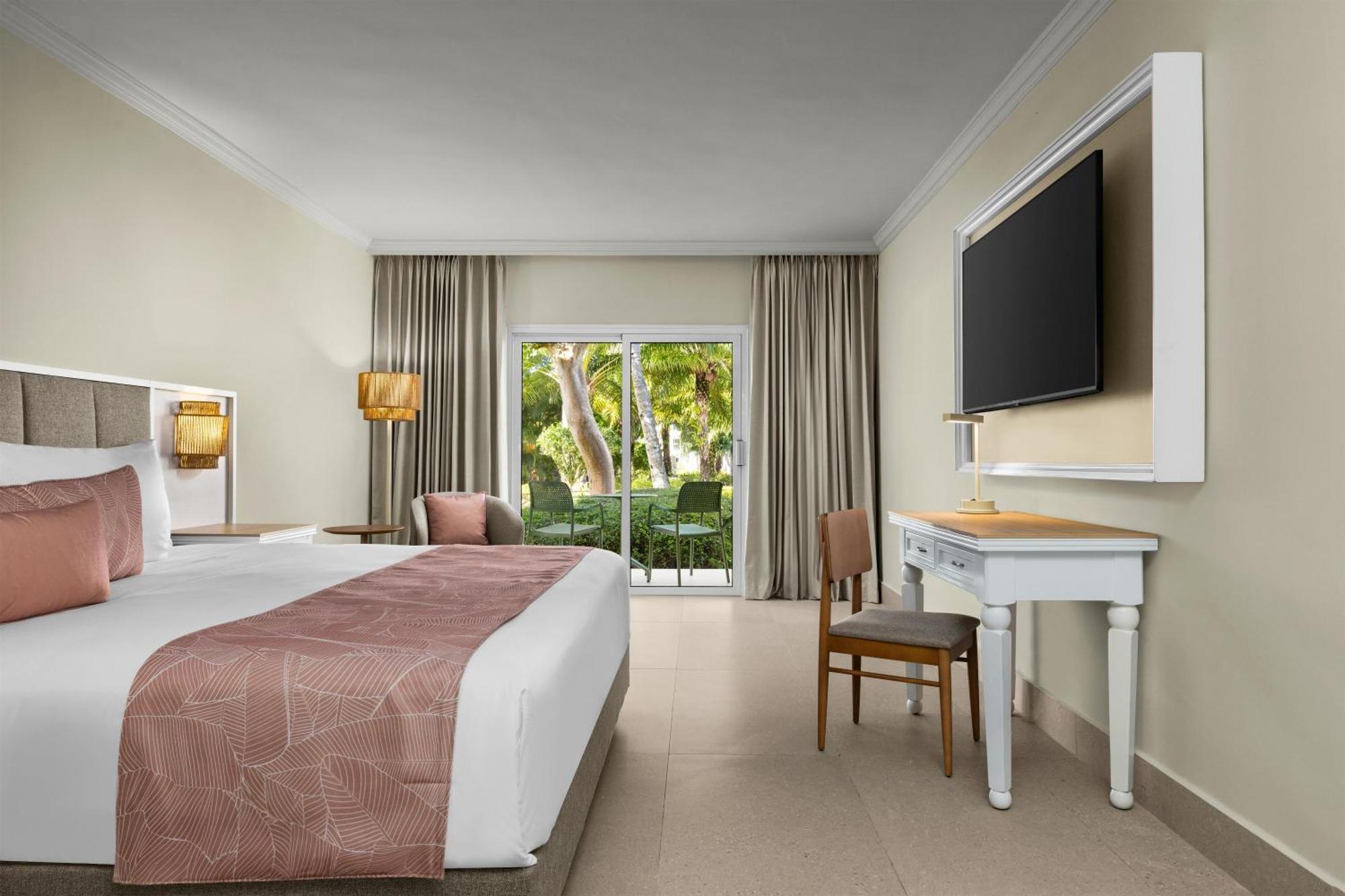 Standard King Room Tropical View