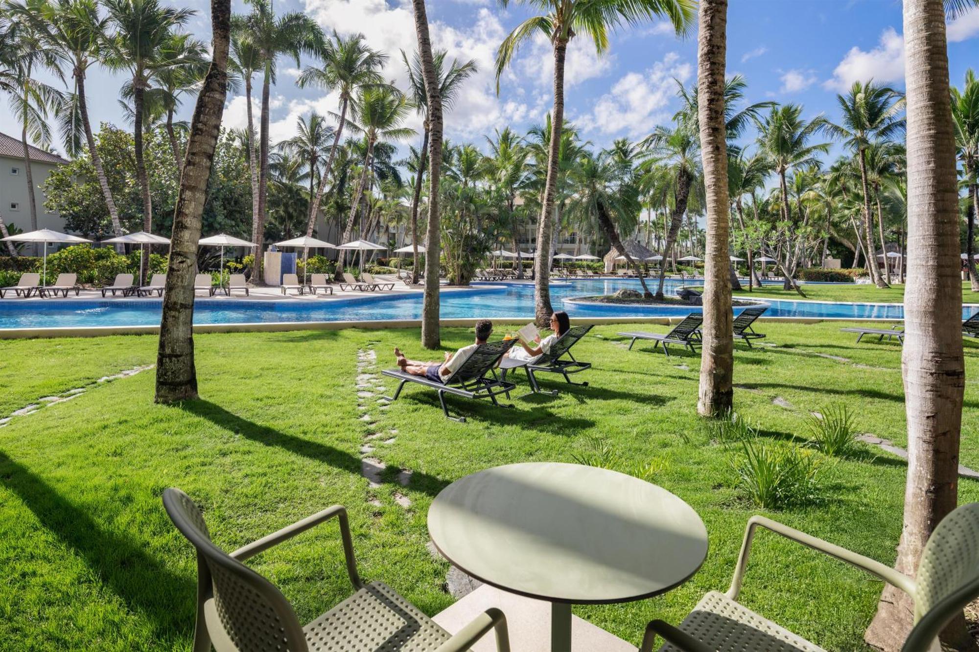 Standard King Room Pool Walk Out Tropical View