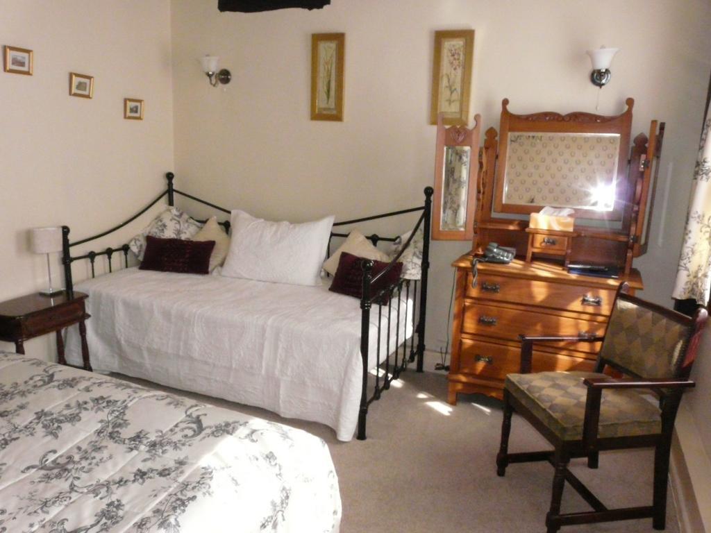 Large Double Room with Shower,508419594:JPEG