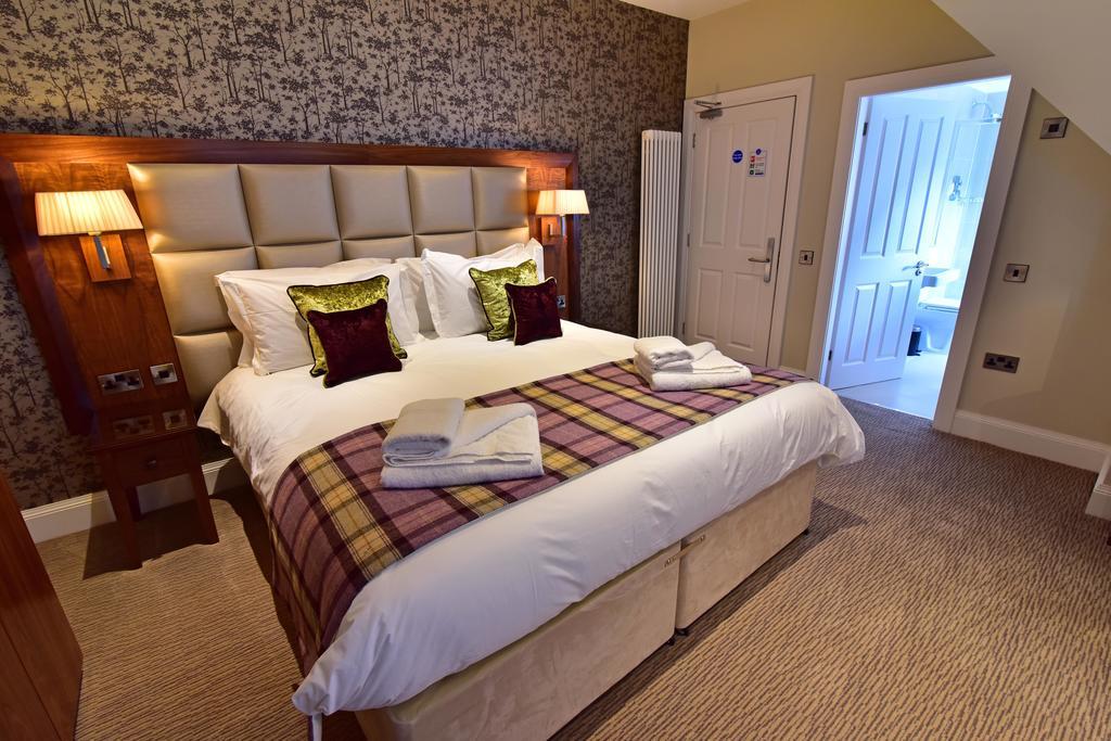 Deluxe Double Room Shower