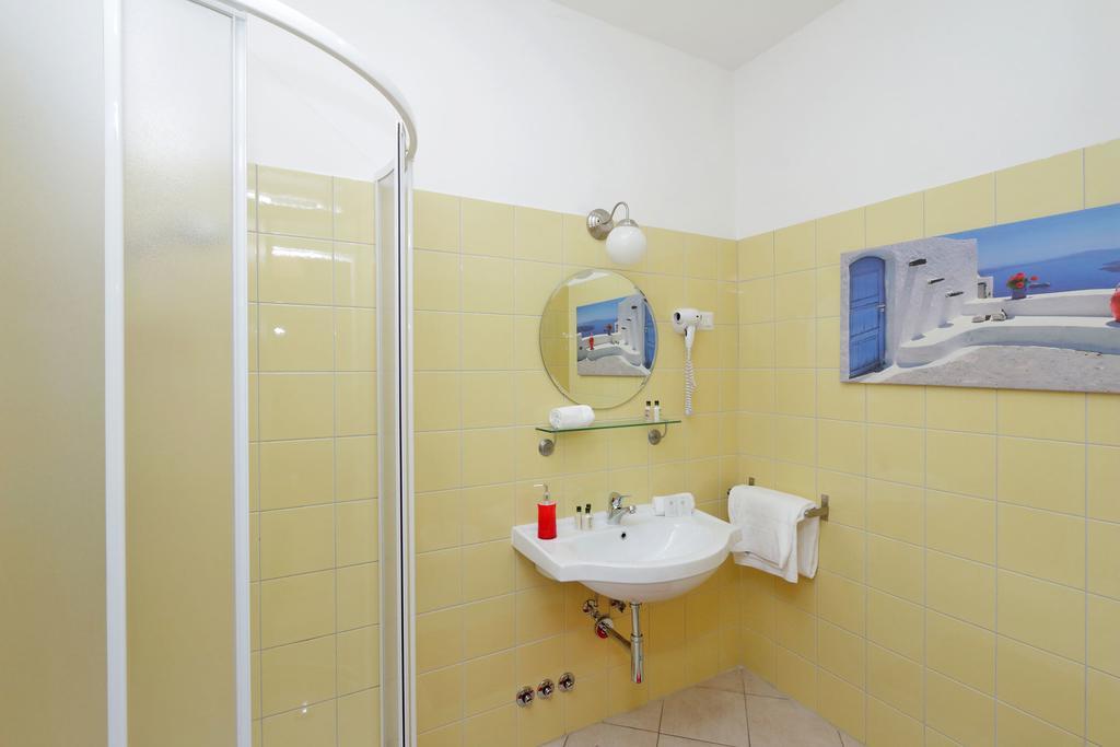 Camera Familiare (2 Adulti + 1 Bambino)