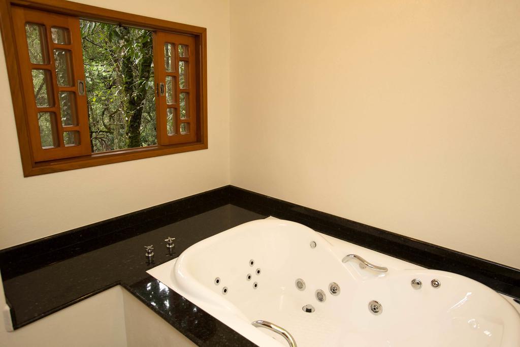 Deluxe Chalet Hot Tub 2