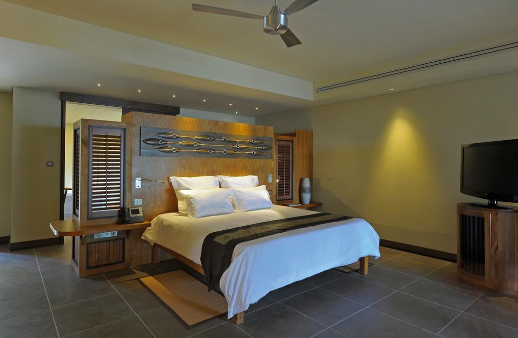 Beachfront Suite with Pool (2 Adults + 1 Child)