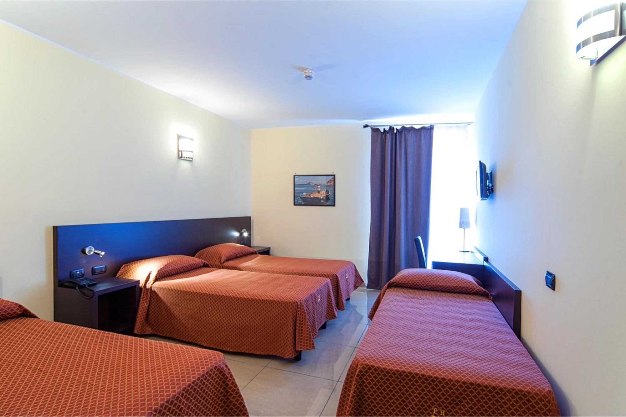 Triple Room,444426171:JPEG