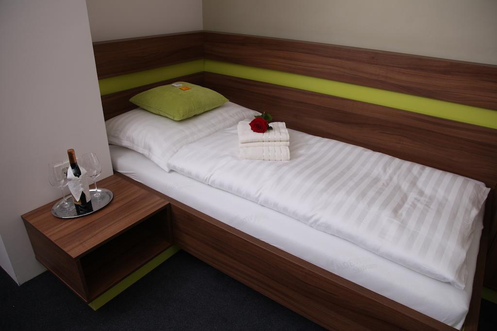 Studio Apartment,235714465:JPEG