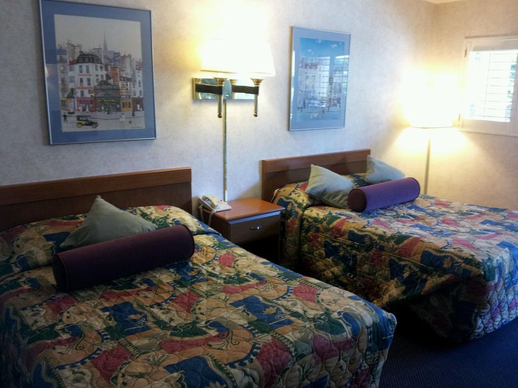 Room with Two Double Beds,63342772:JPEG