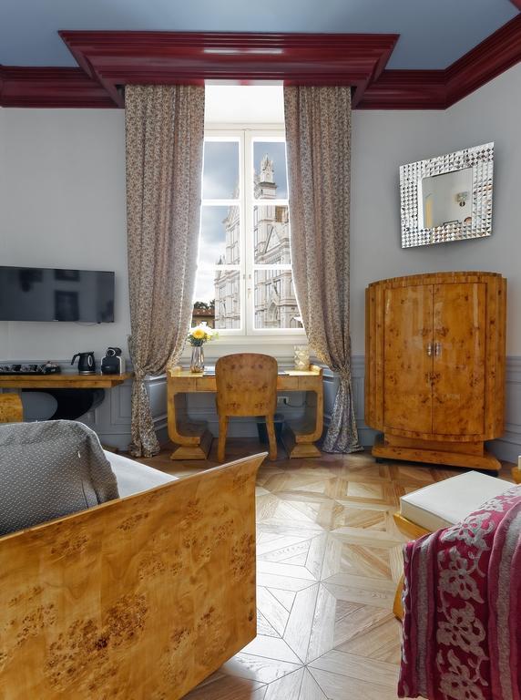 Deluxe King Room City View