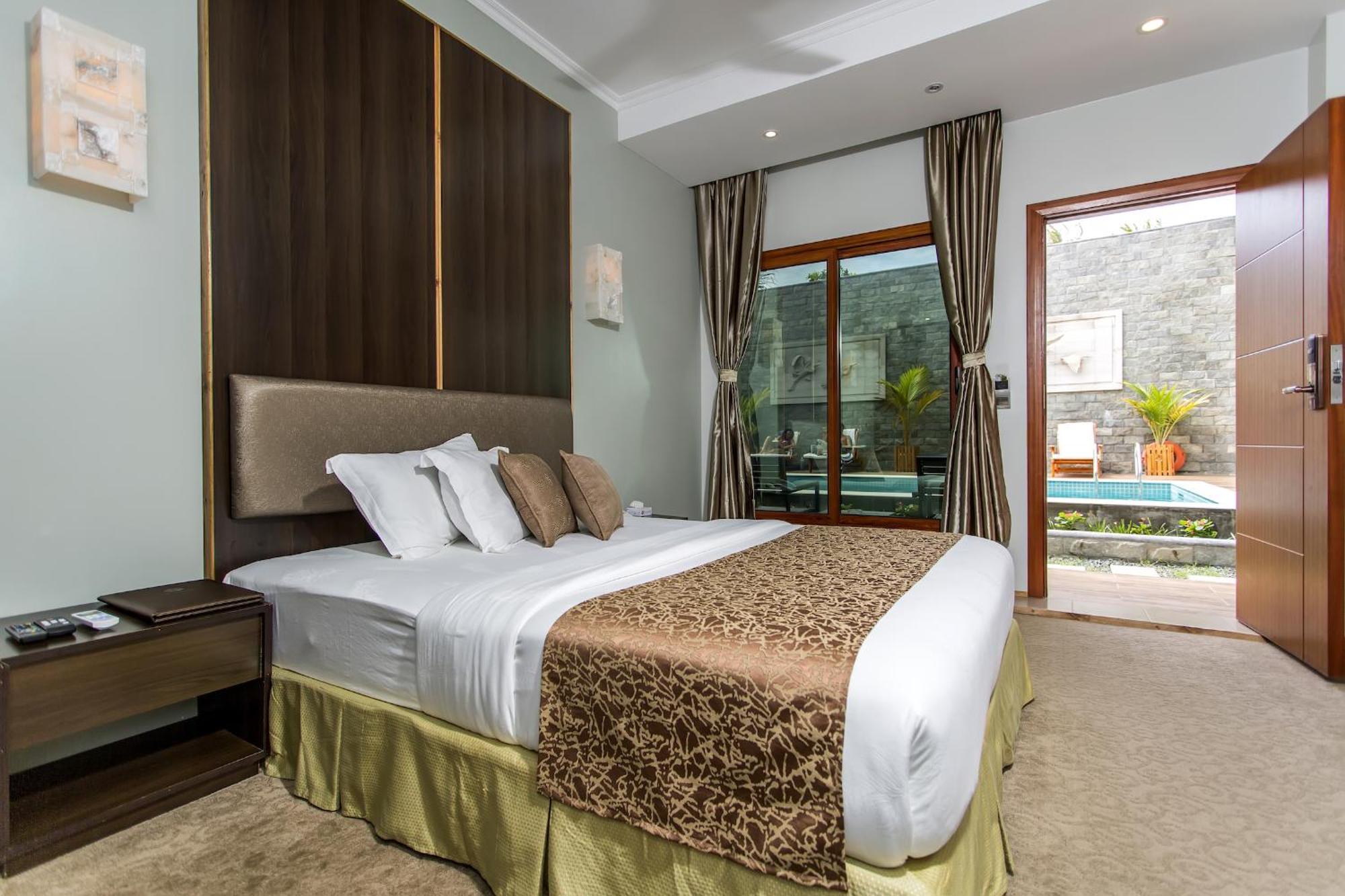 Deluxe Double Room with Pool View (Free Return Speed Boat Transfer, Free Sand Bank Excursion & Dolphin Watching)