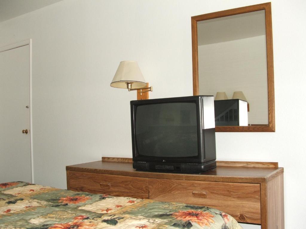 Queen Room Two Queen Beds Non-Smoking