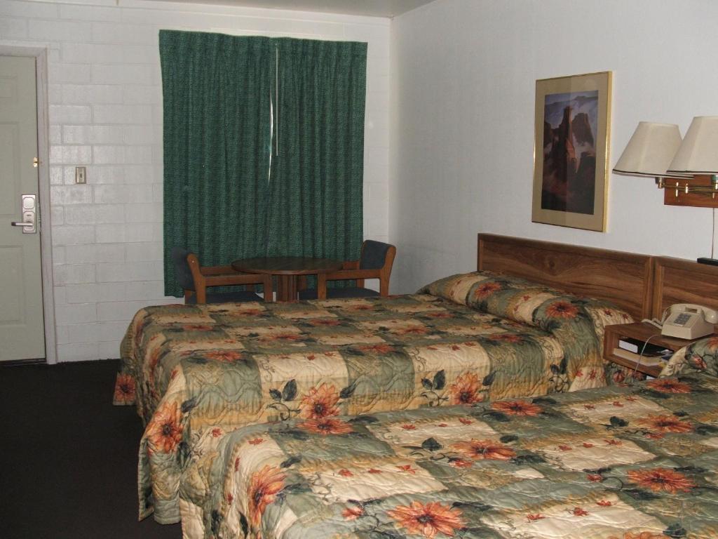 Queen Room Two Queen Beds Non-Smoking