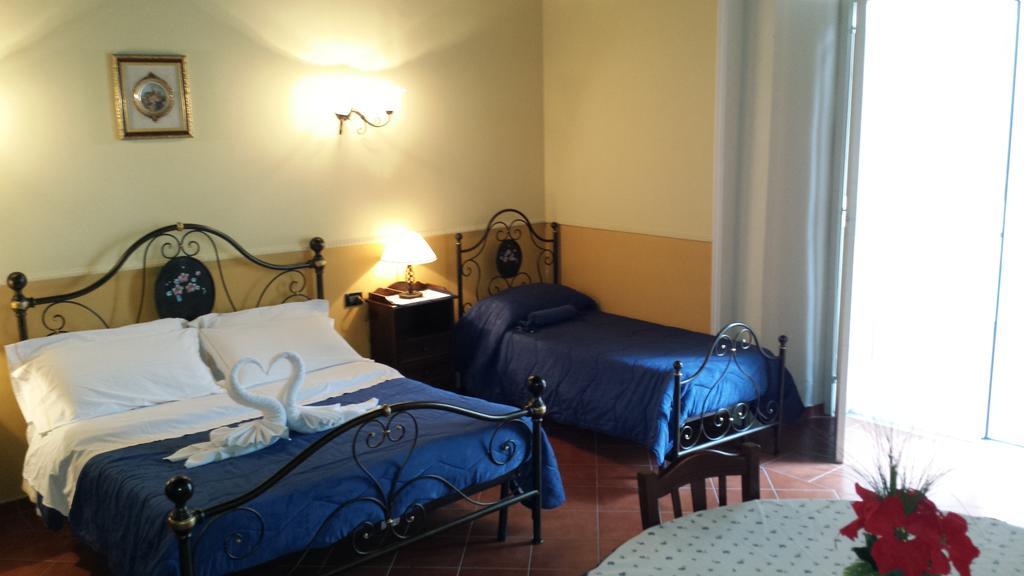 Triple Room,508139037:JPEG