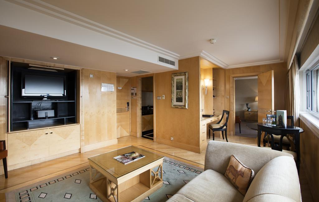 Suite,640304436:JPEG