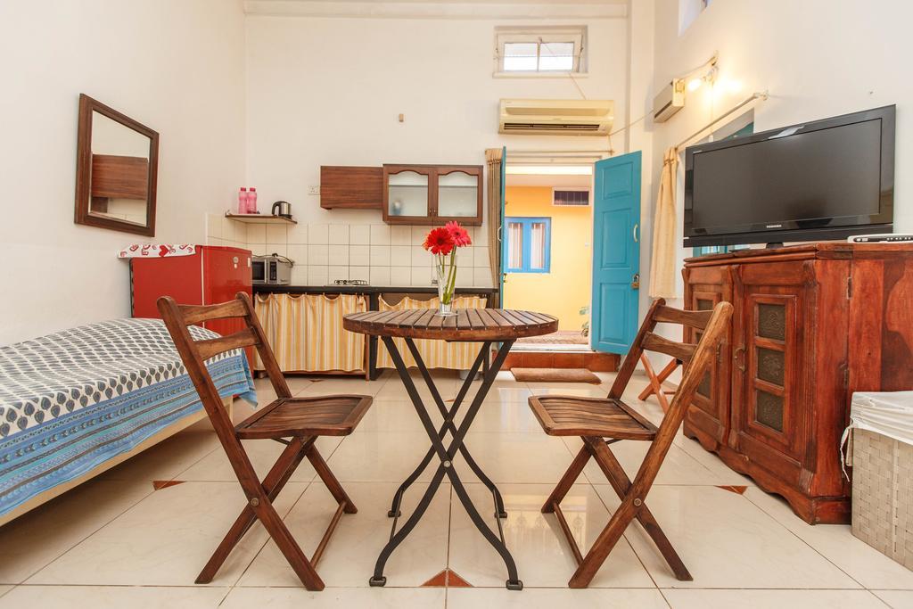 Deluxe Studio
