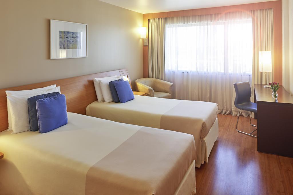 Superior Apartment with Two Single Beds and Side Sea View