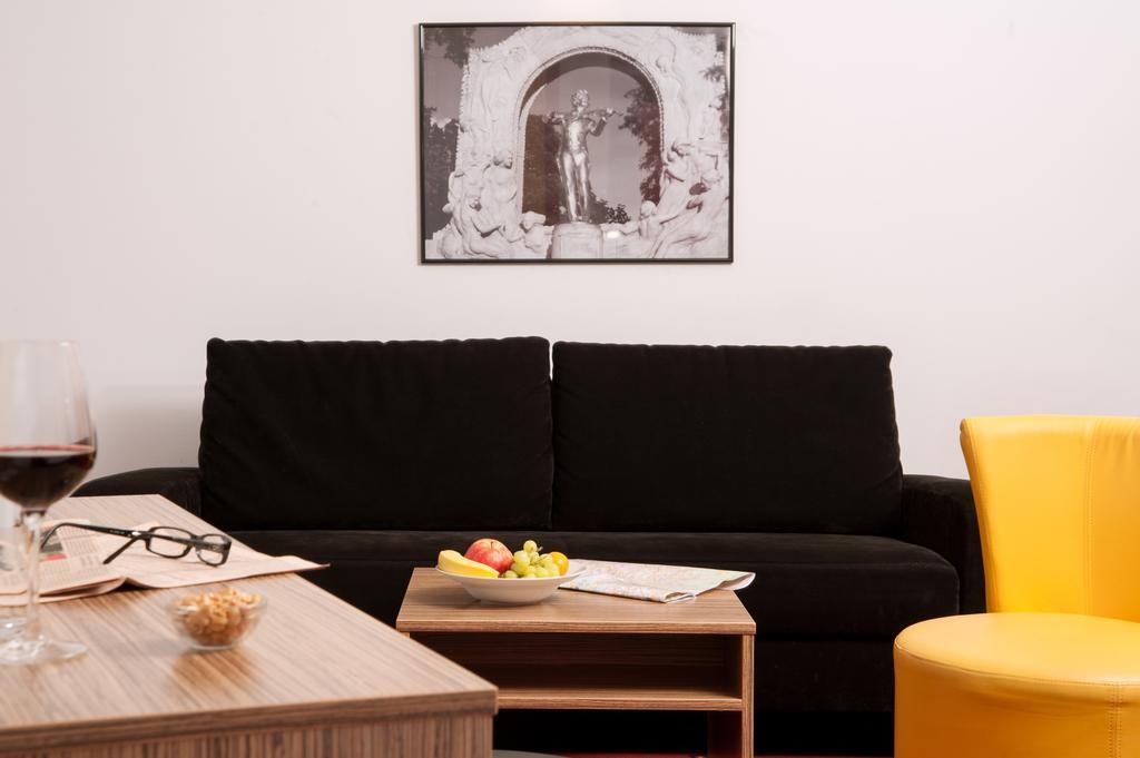 Family Room XL