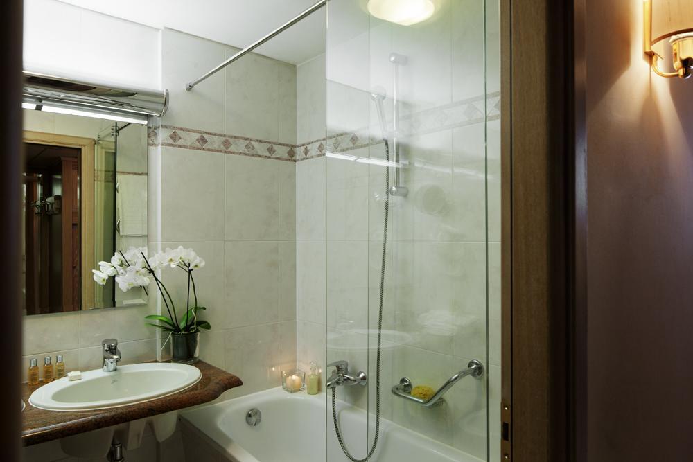 Standard Double or Twin Room on the back