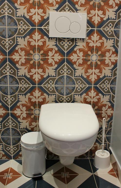 Single Room Private Shower Toilet