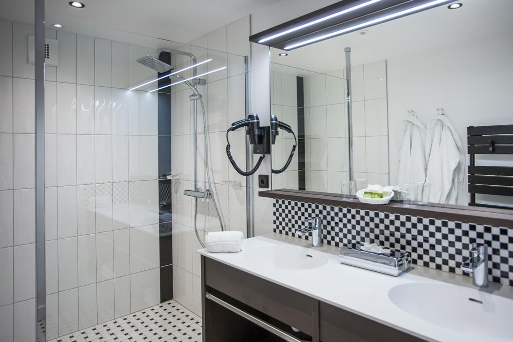 Privilege Junior Suite spa Bath