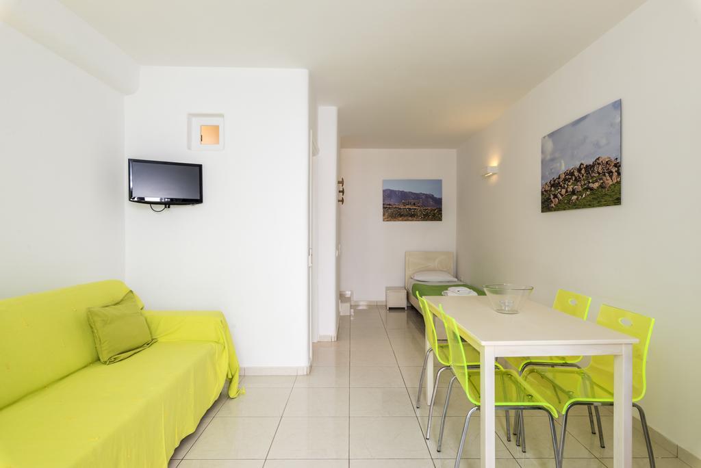 Two-Bedroom Apartment,402433806:JPEG