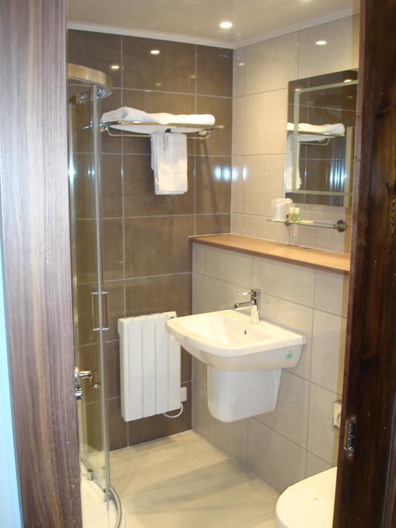 Loch View Single Room