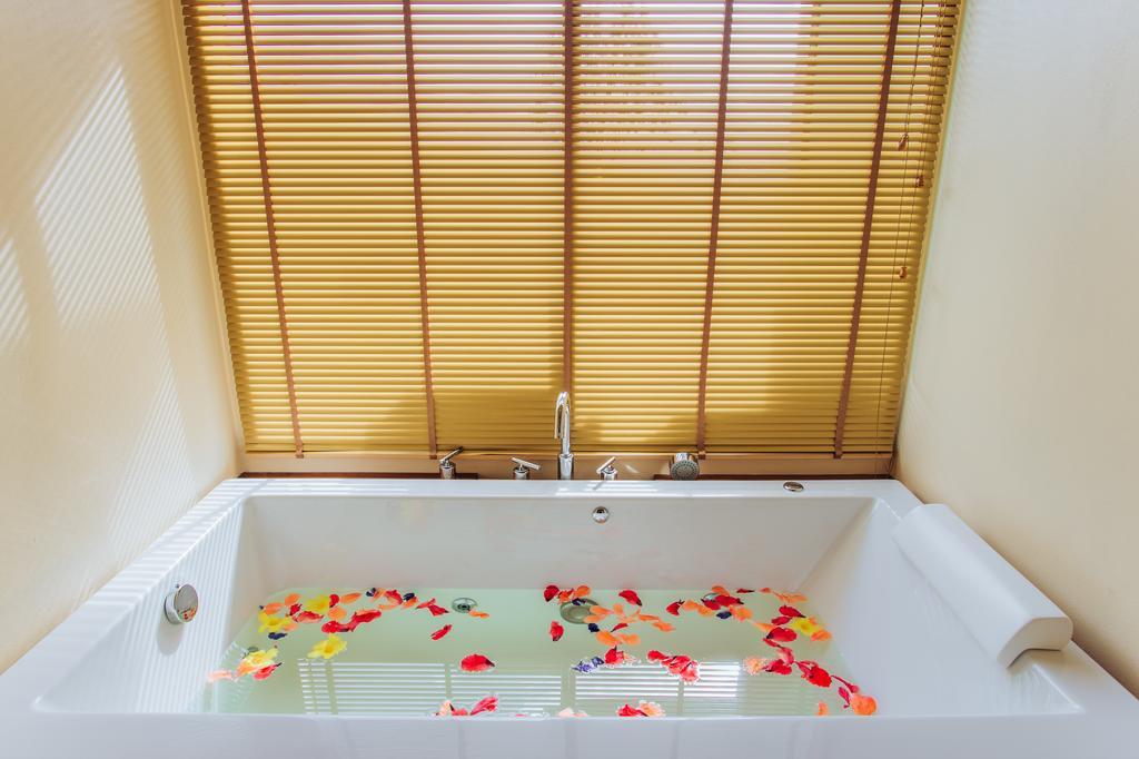 Deluxe Sea View Spa Bath