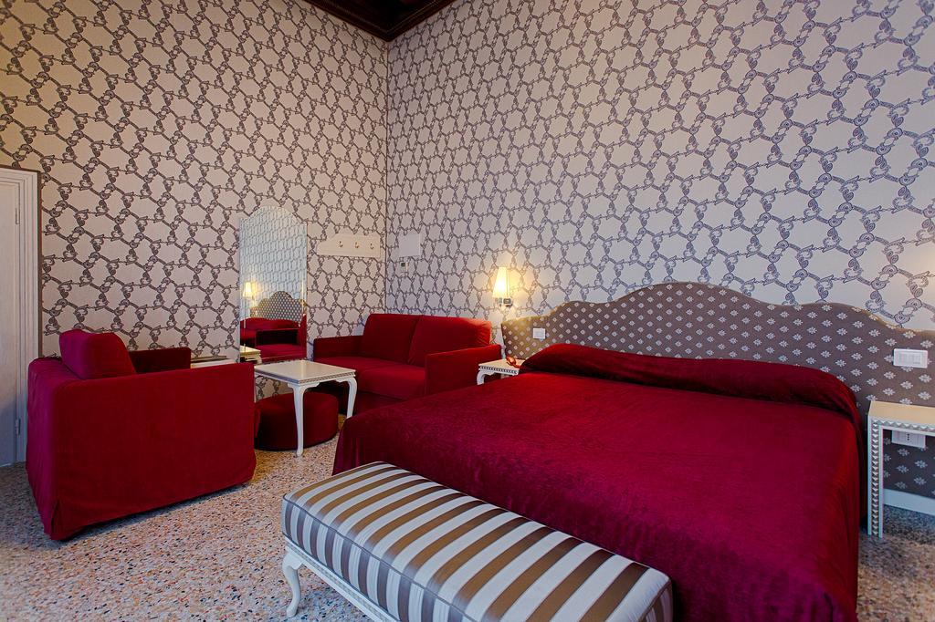 Deluxe Suite Spa Bath