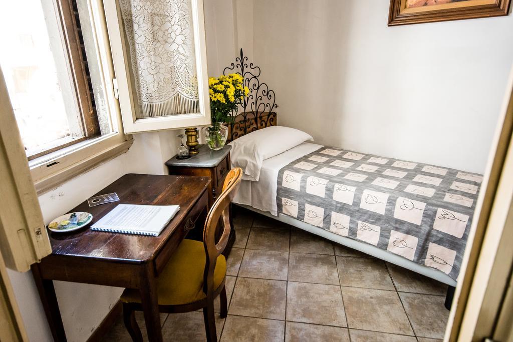 Basic Single Room,684011430:JPEG