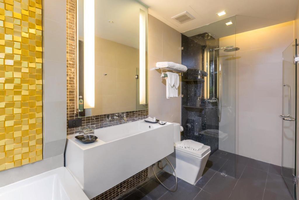 Junior Suite Pool Access